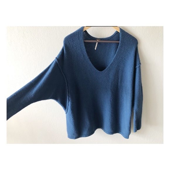 Free People ➵Sweater - Picture 2 of 5